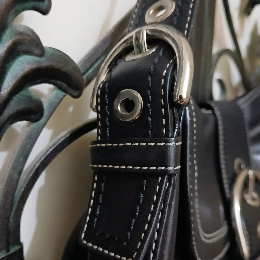 Sold!! Coach Vintage Y2K Soho Leather Flap Buckle Leather Shoulder Bag - Picture 8 of 13